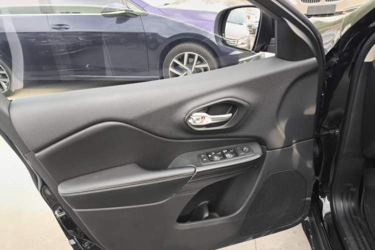 Used Jeep Cherokee 2017 2.0L Superior Edition