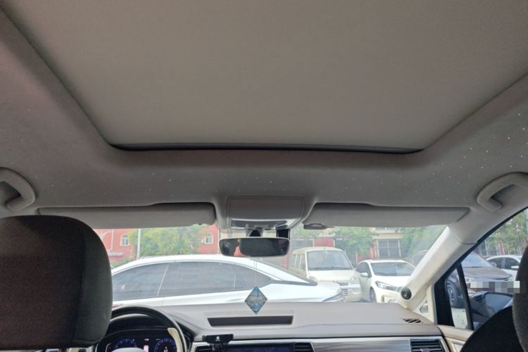 Used Volkswagen Viloran 2020 330TSI Luxury Edition Headliner