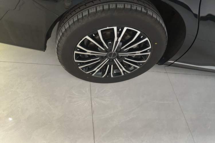 Used FORTHING Xinghai V9 2024 1.5TD 200km Qingyunti Series Premium Version Right Rear Wheel Hub