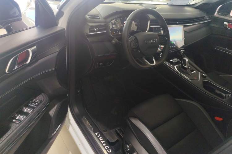 Used Lynk & Co 05 2023 2.0TD Two-Wheel Drive Shine Halo