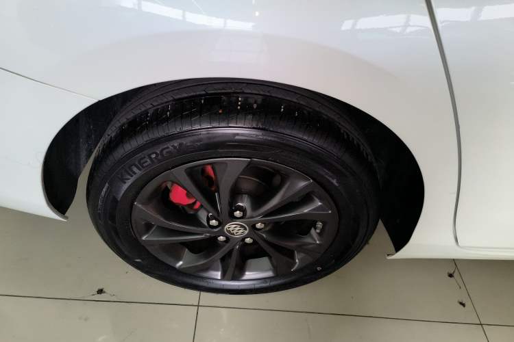 Used Buick Verano 2023 Pro GS Hunter Wind Edition Right Rear Wheel Hub