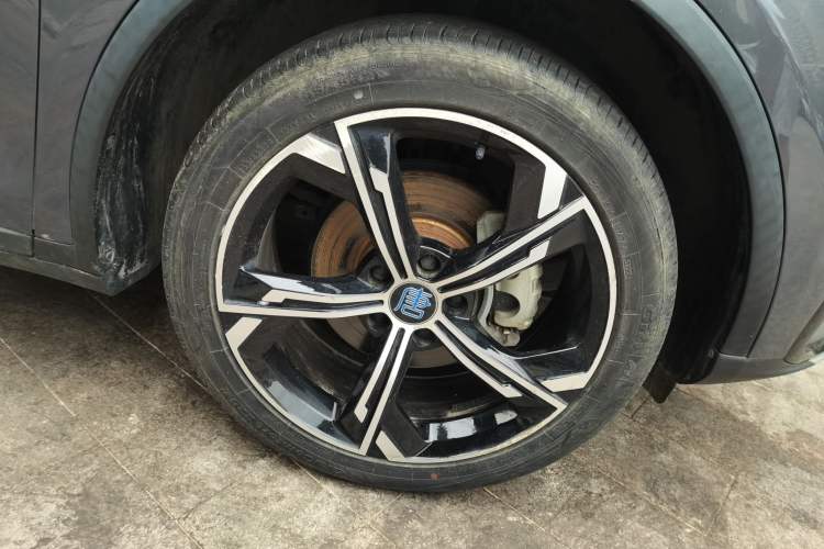 Used BYD Tang New Energy 2021 DM-i 112KM Prestige Model Right Front Wheel Hub