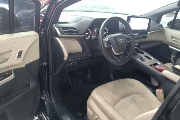 Used Toyota Granvia 2023 2.5L Hybrid Prestige PLUS Edition
