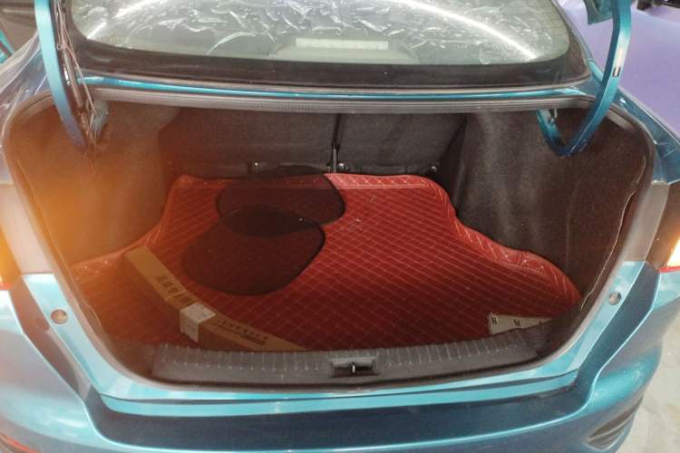 Used Nissan Lannia 2016 1.6L CVT Cool Edition Trunk