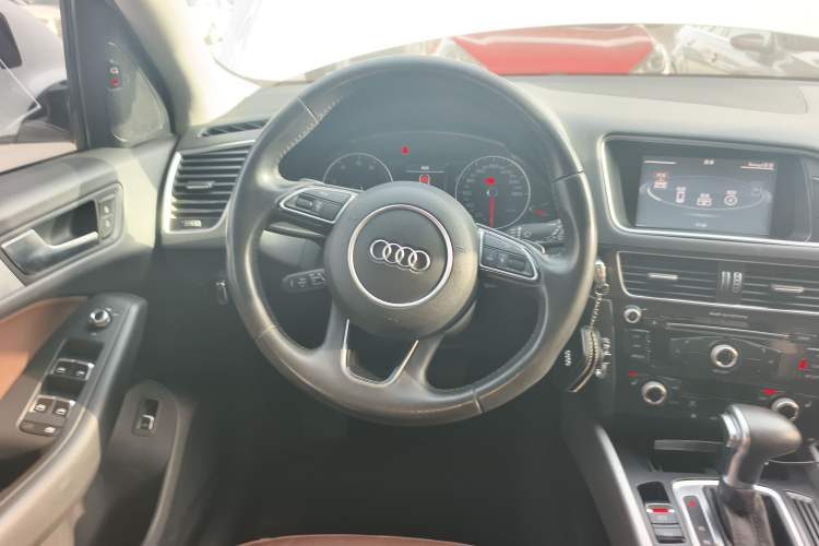 Used Audi Q5 2017 40 TFSI Technology Edition Steering Wheel