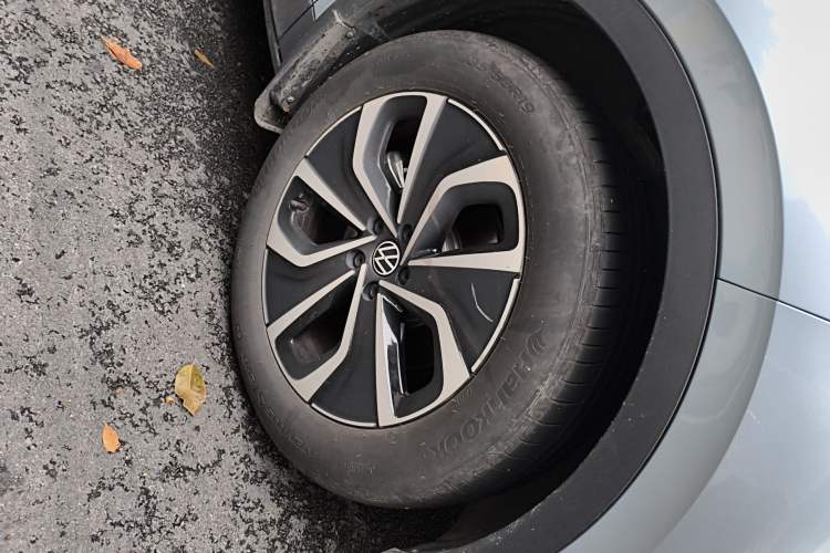 Used Volkswagen ID.4 X 2024 Pure & Smart Edition Right Front Wheel Hub