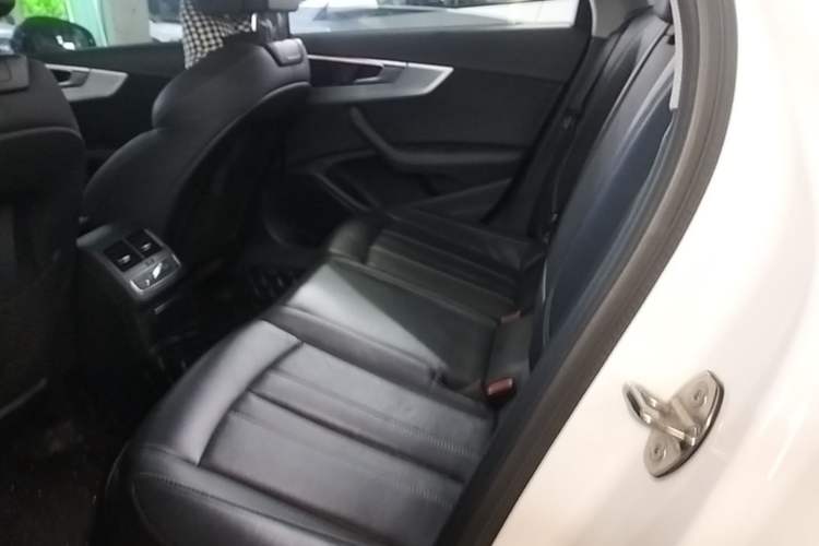 Used Audi A4L 2022 40 TFSI Luxury Dynamic Model
