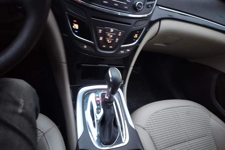 Used Buick Regal 2014 2.0L Leading Fashion Edition