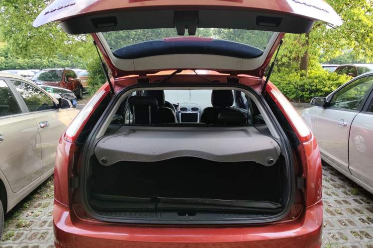 Used Ford Focus 2013 Hatchback Classic 1.8L Automatic Base Model
