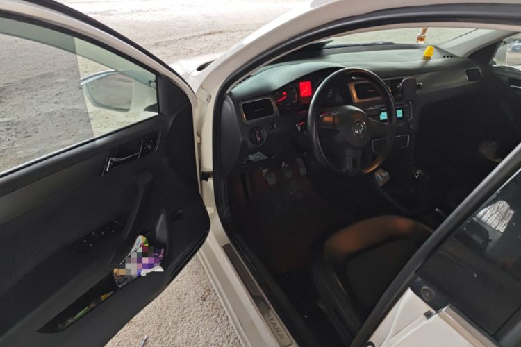 Used Volkswagen Santana 2013 1.6L Manual Comfort Edition
