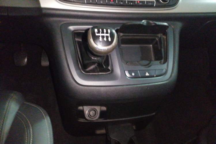 Used SAIC MAXUS G10 2016 1.9T Manual Elite Edition Diesel China V Standard Gear Lever