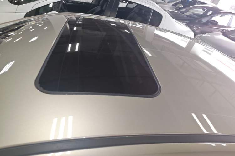 Used Roewe 360 2015 20T TST Deluxe Edition
