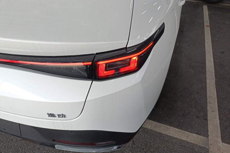 Used CHANGAN Eado PHEV 2025 Smart New Blue Whale 145KM Battleship Edition Exterior 3