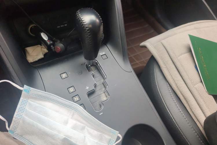 Used Hyundai ix35 2012 2.0L Automatic 4x4 Prestige Edition GLS Gear Lever