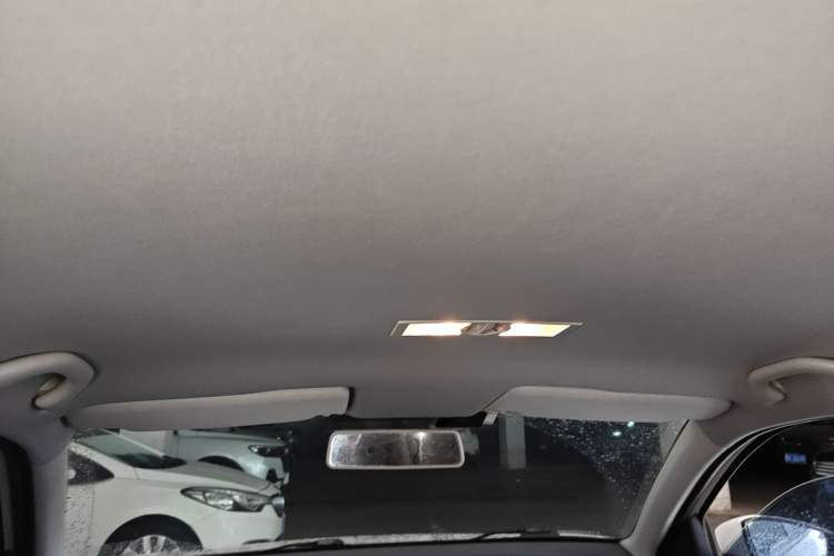 Used Volkswagen Gran Lavida 2013 1.6L Automatic Fashion Model Headliner