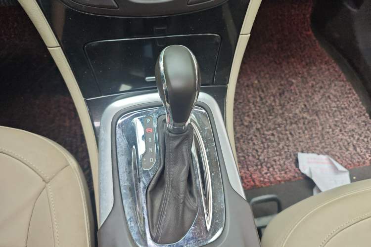Used Buick Regal 2014 2.0L Elite Fashion Edition Gear Lever