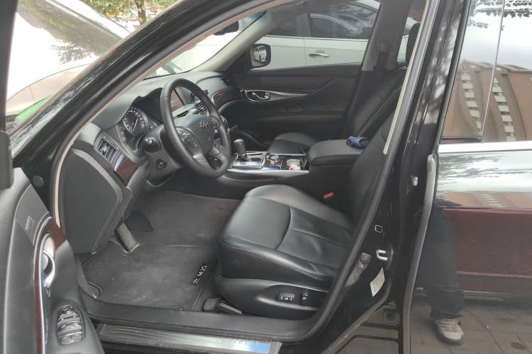 Used Infiniti M Series 2011 M25 Luxury Model