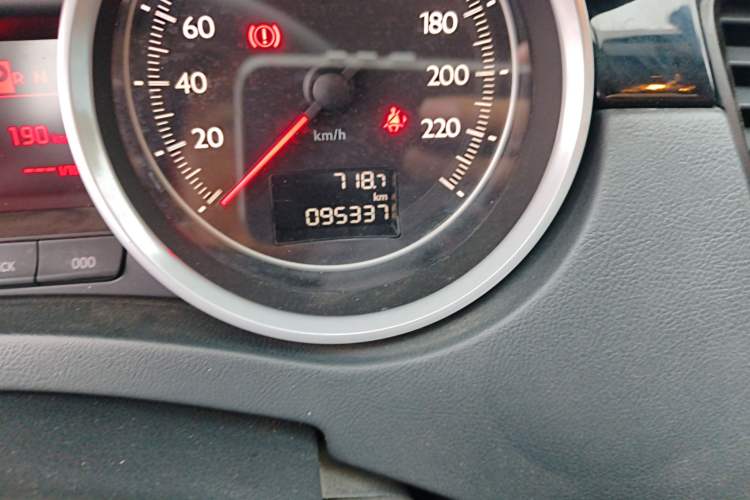 Used Peugeot 508 2012 2.0L Automatic Sunroof Classic Edition Odometer Close Up