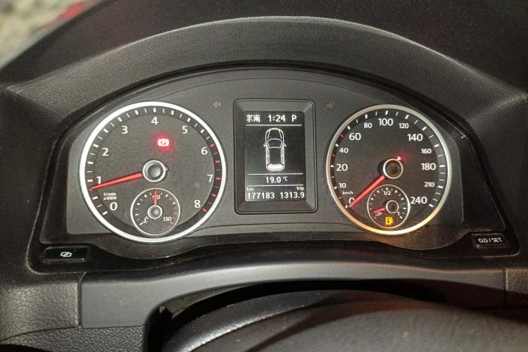 Used Volkswagen Tiguan 2012 1.8TSI Automatic Two-Wheel Drive Elite Edition Instrument Cluster