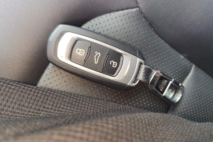 Used Geely Auto Emgrand GL 2018 1.4T Manual Elite Smart Connectivity Version