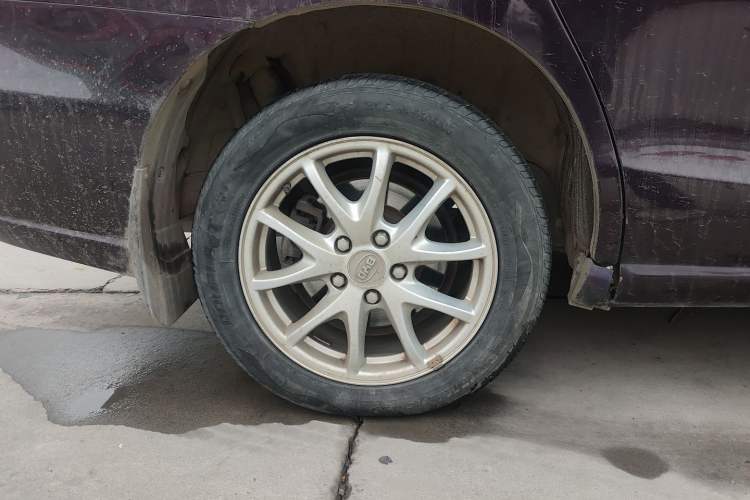 Used BYD M6 2015 2.4L Automatic Luxury Model