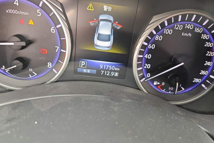 Used Infiniti Q50L 2016 2.0T Enjoyment Edition Odometer Close Up