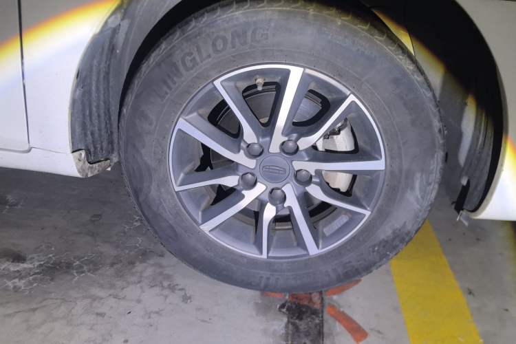 Used Geely Auto Emgrand 2019 Leading Edition 1.5L CVT Luxury Model China VI Standard Right Front Wheel Hub