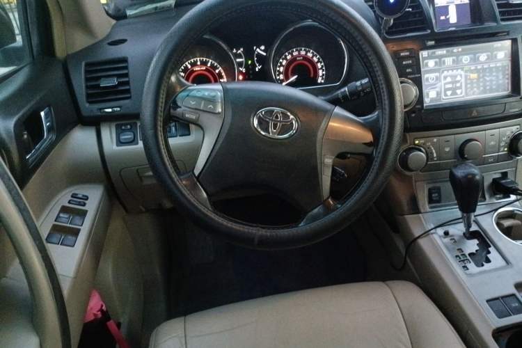 Used Toyota Highlander 2011 2.7L Two-Wheel Drive 5-Seater Sport Edition Steering Wheel
