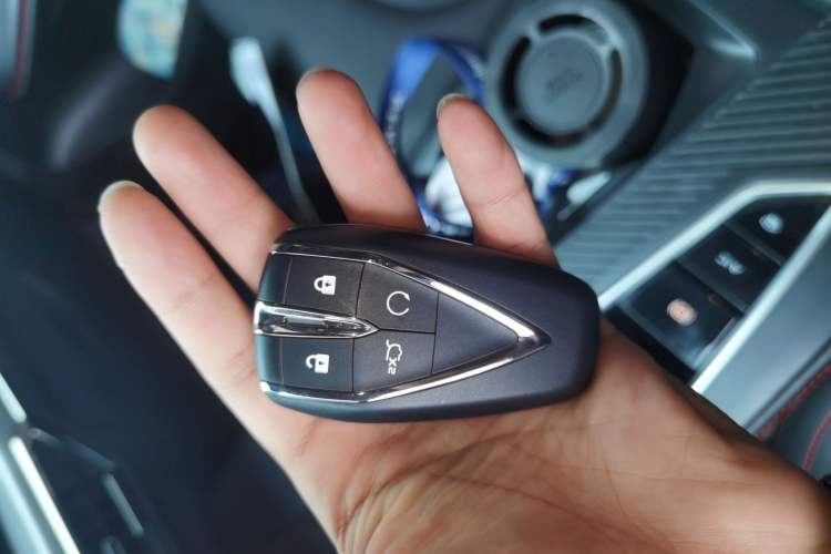 Used CHANGAN OSHAN Z6 2022 Blue Whale 1.5T DCT Luxury Model Vehicle Key