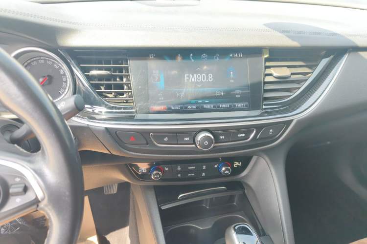 Used Buick Regal 2019 20T Elite Version China VI Standard Audio And AC Panel
