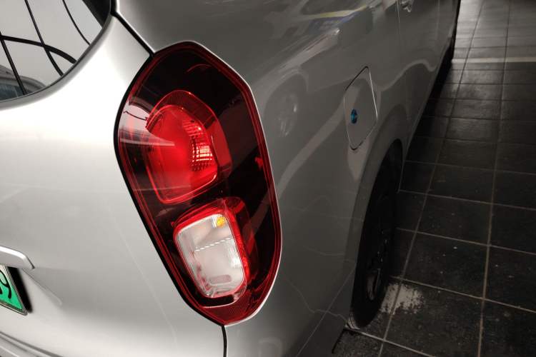 Used Wuling Hongguang New Energy 2025 Extended-Range Hybrid 50KM Comfort Version Right Rear Taillight