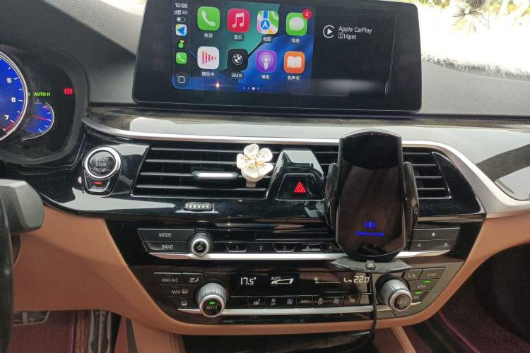 Used BMW 5 Series 2018 530Li Leading Model M Sport Package Audio And AC Panel