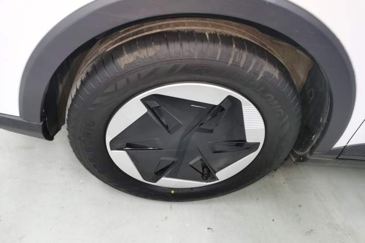 Used Geometry E Firefly 2024 301km Starlight
