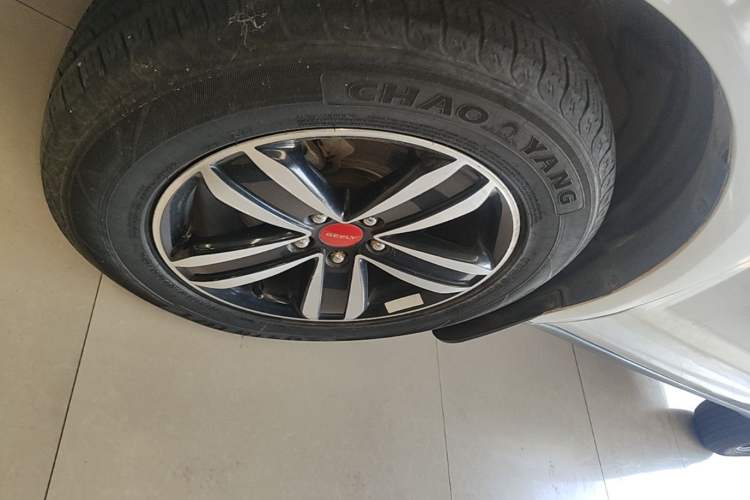 Used Geely Auto GX7 2015 Sports Edition 2.0L Automatic Luxury Upgrade Version China V Standard