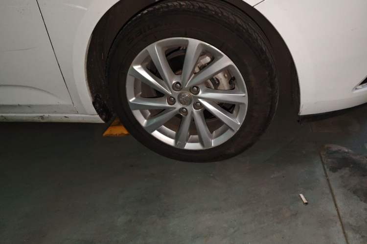 Used Buick Verano 2015 Sedan 15S Automatic Leading Model Right Front Wheel Hub