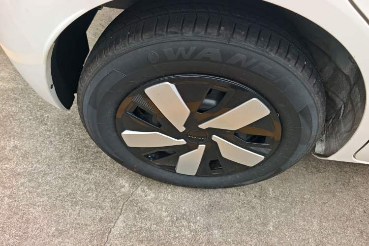 Used Dongfeng NAMMI 01 2026 Model Originality Edition 330Air Right Rear Wheel Hub