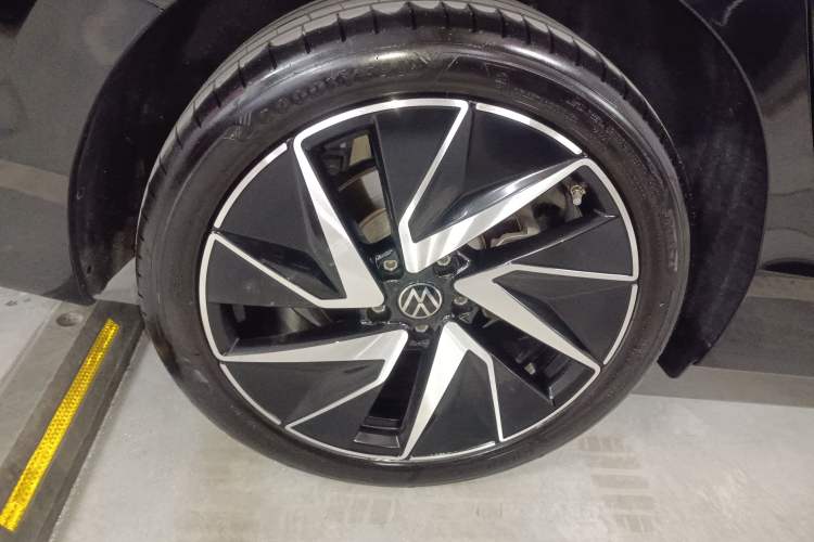 Used Volkswagen Magotan 2024 380TSI DSG Ultimate Edition Right Rear Wheel Hub