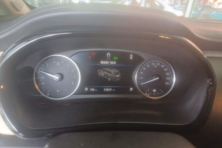 Used Buick GL8 2023 Facelifted Land Cruiser Executive Luxury Version