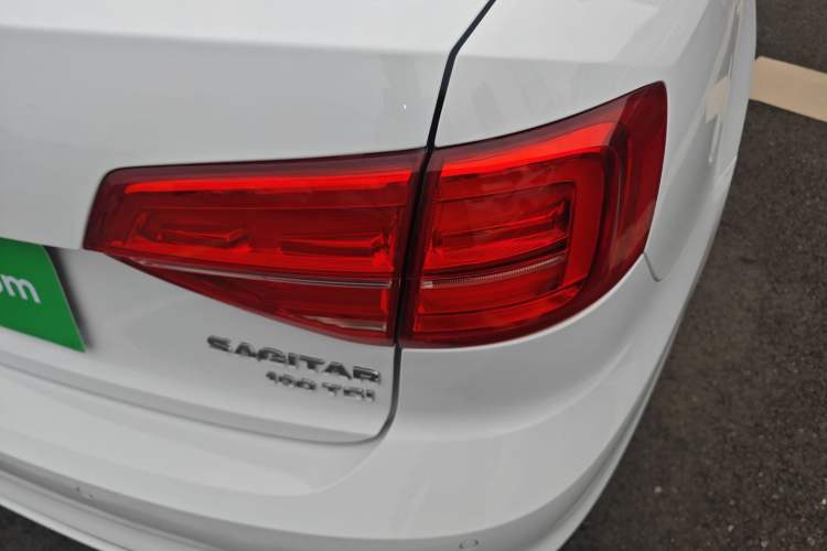 Used Volkswagen Sagitar 2017 180TSI Automatic Luxury Edition
