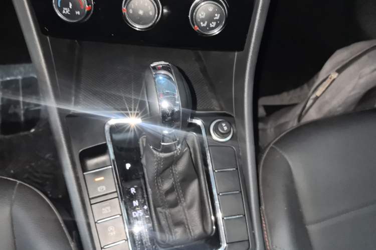 Used Volkswagen Bora 2021 1.5L Automatic Comfort Smart Connect Edition Gear Lever