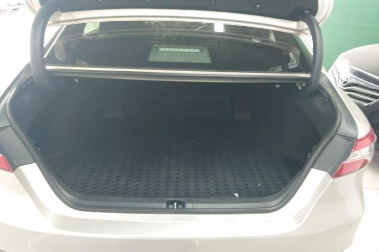 Used Toyota Camry 2019 Revised Version 2.0G Luxury Edition
