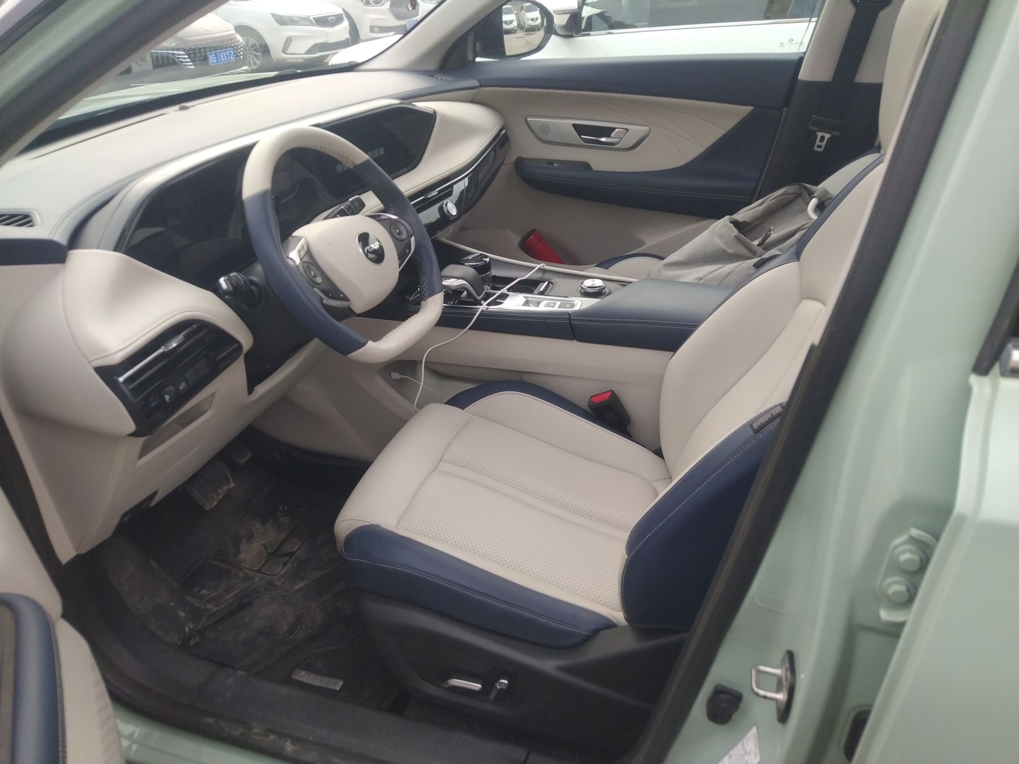 المقاعد الأمامية داخل السيارة