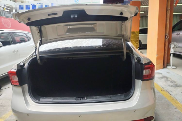 Used Roewe i5 2019 1.5L Automatic 4G Connected Langhao Edition Trunk