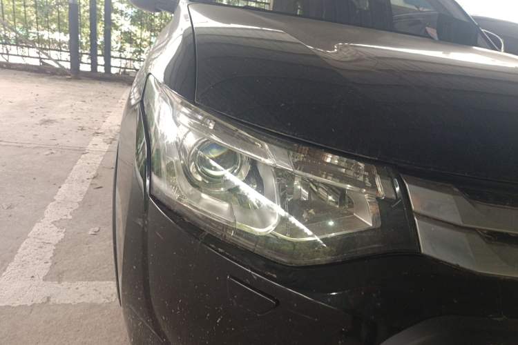 Used Mitsubishi Outlander 2014 2.4L 4x4 Deluxe Value Edition 7 Seats
