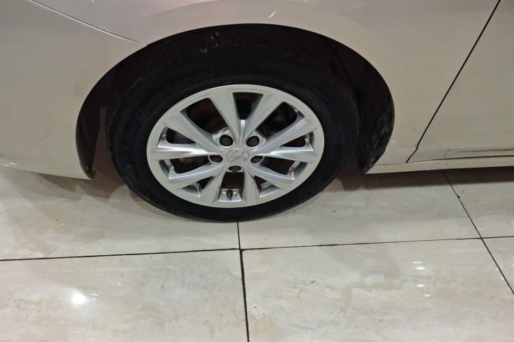Used Roewe i5 2020 1.5L Automatic 4G Connected Linghao Edition Left Front Wheel Hub