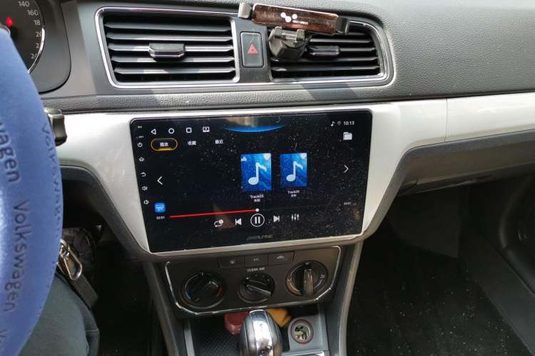 Used Volkswagen Gran Lavida 2015 1.6L Automatic Comfort Edition Audio And AC Panel