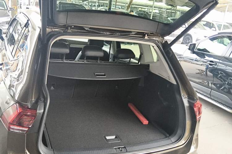 Used Volkswagen Tiguan L 2017 330TSI Automatic Two-Wheel Drive Flagship Edition Trunk