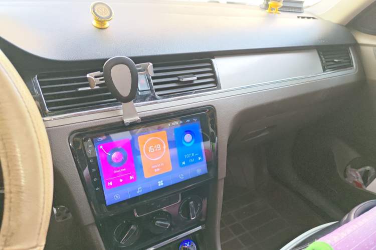 Used Volkswagen Bora 2014 1.6L Manual Comfort Model Audio And AC Panel