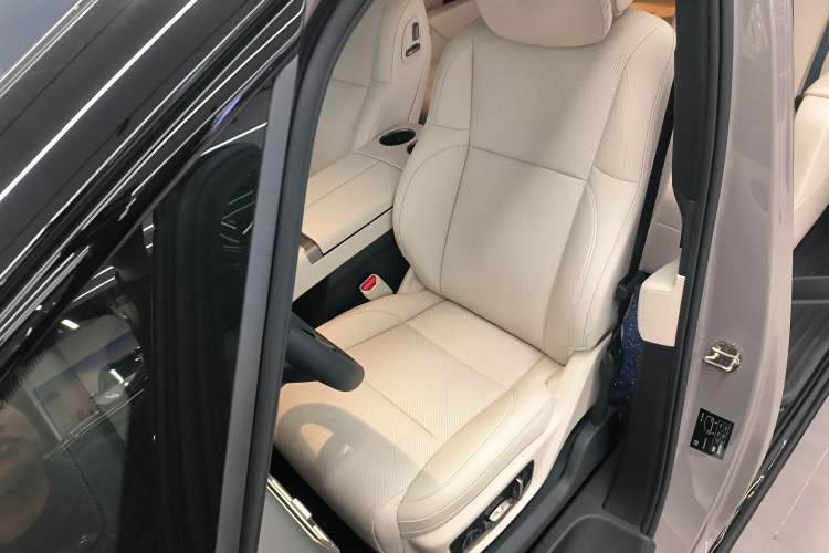 Used Li Auto MEGA 2025 Ultra Smart Refreshed Edition