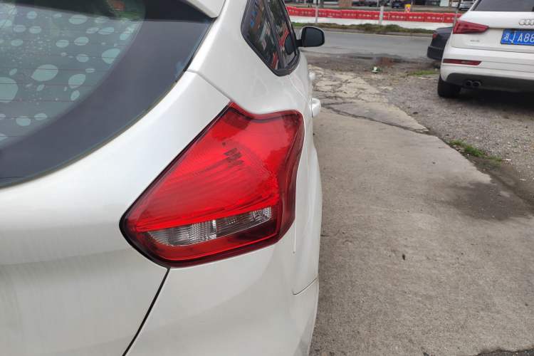 Used Ford Focus 2017 Hatchback 1.6L Automatic Comfort Plus SmartDrive Edition
